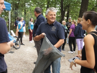 Az erdei tornapálya megtisztítása - fotó: 