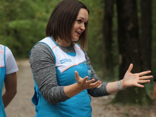 Az erdei tornapálya megtisztítása - fotó: 