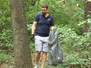 Az erdei tornapálya megtisztítása - fotó: 