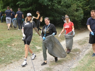 Az erdei tornapálya megtisztítása - fotó: 