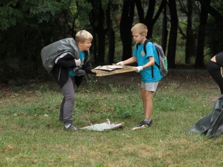 Az erdei tornapálya megtisztítása - fotó: 