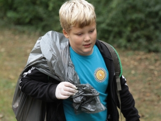 Az erdei tornapálya megtisztítása - fotó: 