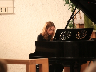 Nemes célért énekeltek, muzsikáltak - fotó: 