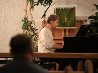 Nemes célért énekeltek, muzsikáltak - fotó: 