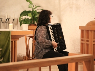 Nemes célért énekeltek, muzsikáltak - fotó: 