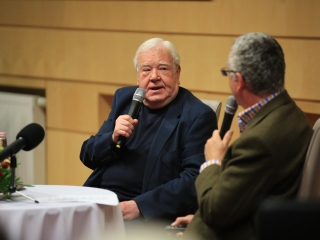 Gálvölgyi János volt a "Rajta, Újváros!" Egyesület sorozatának vendége - fotó: 