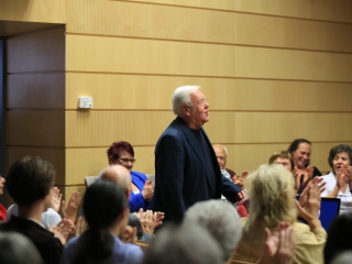 Gálvölgyi János volt a "Rajta, Újváros!" Egyesület sorozatának vendége - fotó: 