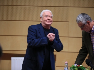 Gálvölgyi János volt a "Rajta, Újváros!" Egyesület sorozatának vendége - fotó: 