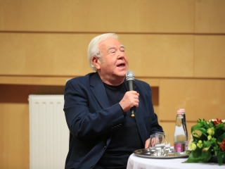 Gálvölgyi János volt a "Rajta, Újváros!" Egyesület sorozatának vendége - fotó: 