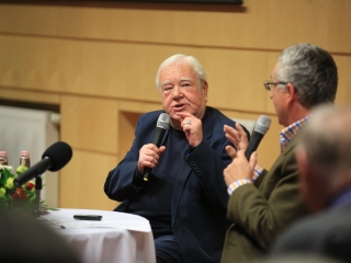 Gálvölgyi János volt a "Rajta, Újváros!" Egyesület sorozatának vendége - fotó: 