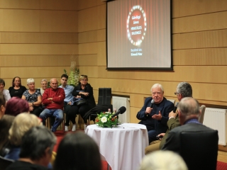 Gálvölgyi János volt a "Rajta, Újváros!" Egyesület sorozatának vendége - fotó: 