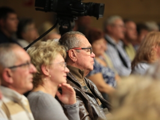 Gálvölgyi János volt a "Rajta, Újváros!" Egyesület sorozatának vendége - fotó: 