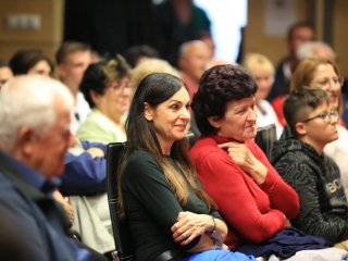 Gálvölgyi János volt a "Rajta, Újváros!" Egyesület sorozatának vendége - fotó: 