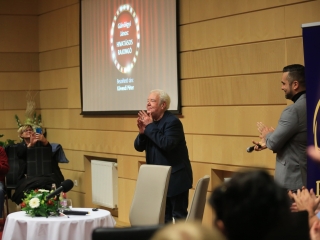 Gálvölgyi János volt a "Rajta, Újváros!" Egyesület sorozatának vendége - fotó: 