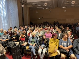 Gálvölgyi János volt a "Rajta, Újváros!" Egyesület sorozatának vendége - fotó: 