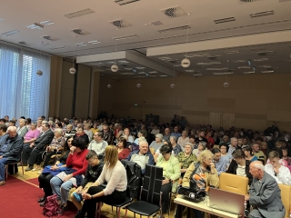 Gálvölgyi János volt a "Rajta, Újváros!" Egyesület sorozatának vendége - fotó: 