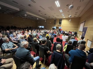 Gálvölgyi János volt a "Rajta, Újváros!" Egyesület sorozatának vendége - fotó: 