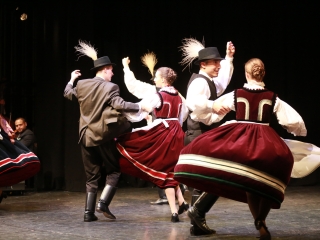 Dunaújvárosi Vasas Táncegyüttes – közös ünnep a Bartókban - fotó: 