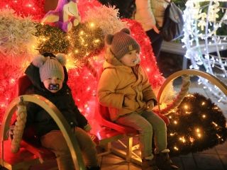 Köszöntő a Római városrészben, Adventi Forgatag a Városháza téren - fotó: 