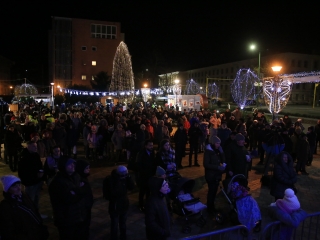 Köszöntő a Római városrészben, Adventi Forgatag a Városháza téren - fotó: 