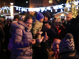 Köszöntő a Római városrészben, Adventi Forgatag a Városháza téren - fotó: 