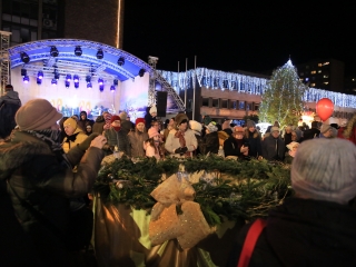 Köszöntő a Római városrészben, Adventi Forgatag a Városháza téren - fotó: 