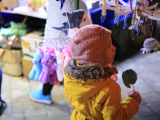 Köszöntő a Római városrészben, Adventi Forgatag a Városháza téren - fotó: 