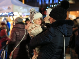Köszöntő a Római városrészben, Adventi Forgatag a Városháza téren - fotó: 