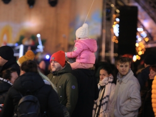 Köszöntő a Római városrészben, Adventi Forgatag a Városháza téren - fotó: 
