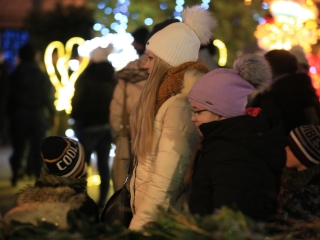 Köszöntő a Római városrészben, Adventi Forgatag a Városháza téren - fotó: 