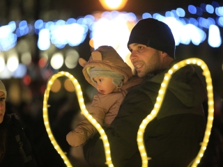Köszöntő a Római városrészben, Adventi Forgatag a Városháza téren - fotó: 
