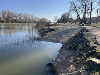 Árhullám, tetőzés az öbölben és a szabadstrandon - fotó: 