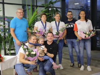 Vízilabdázók köszöntése az uszodában - fotó: 