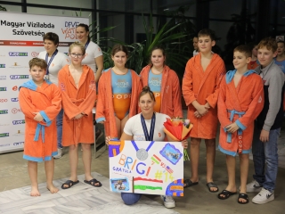 Vízilabdázók köszöntése az uszodában - fotó: 