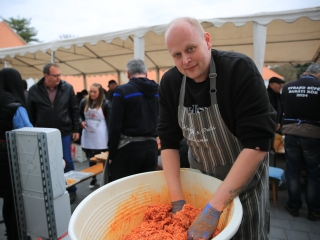 A XII. Pentelei Kolbászfesztivál képeken - fotó: 