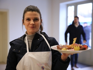 A XII. Pentelei Kolbászfesztivál képeken - fotó: 