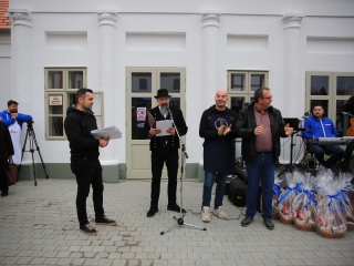 A XII. Pentelei Kolbászfesztivál képeken - fotó: 