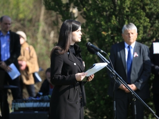 Ünnepség a forradalmi emlékműnél, megemlékezés Rosti Pál sírjánál - fotó: 