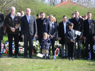 Ünnepség a forradalmi emlékműnél, megemlékezés Rosti Pál sírjánál - fotó: 