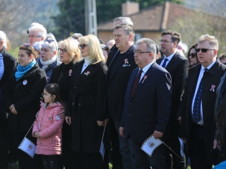 Ünnepség a forradalmi emlékműnél, megemlékezés Rosti Pál sírjánál - fotó: 