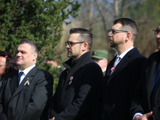 Ünnepség a forradalmi emlékműnél, megemlékezés Rosti Pál sírjánál - fotó: 