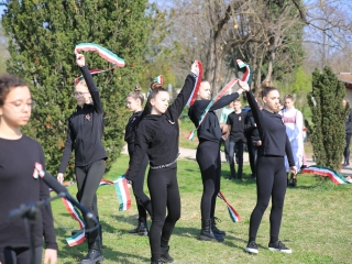 Ünnepség a forradalmi emlékműnél, megemlékezés Rosti Pál sírjánál - fotó: 