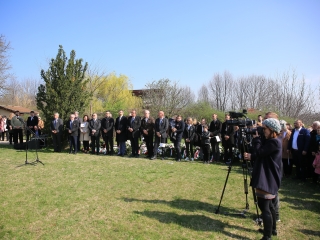 Ünnepség a forradalmi emlékműnél, megemlékezés Rosti Pál sírjánál - fotó: 