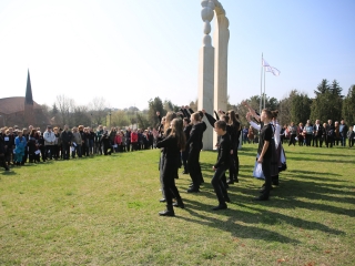 Ünnepség a forradalmi emlékműnél, megemlékezés Rosti Pál sírjánál - fotó: 