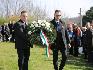 Ünnepség a forradalmi emlékműnél, megemlékezés Rosti Pál sírjánál - fotó: 