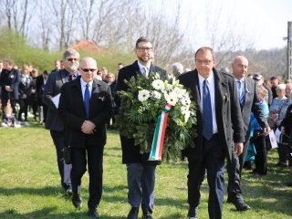 Ünnepség a forradalmi emlékműnél, megemlékezés Rosti Pál sírjánál - fotó: 