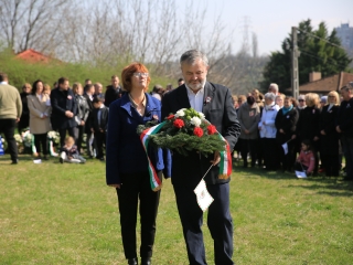 Ünnepség a forradalmi emlékműnél, megemlékezés Rosti Pál sírjánál - fotó: 