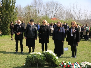 Ünnepség a forradalmi emlékműnél, megemlékezés Rosti Pál sírjánál - fotó: 