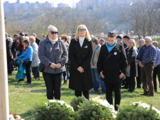 Ünnepség a forradalmi emlékműnél, megemlékezés Rosti Pál sírjánál - fotó: 