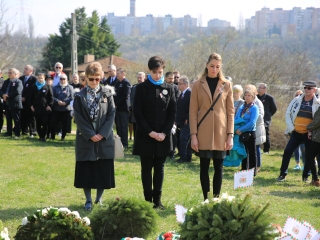 Ünnepség a forradalmi emlékműnél, megemlékezés Rosti Pál sírjánál - fotó: 